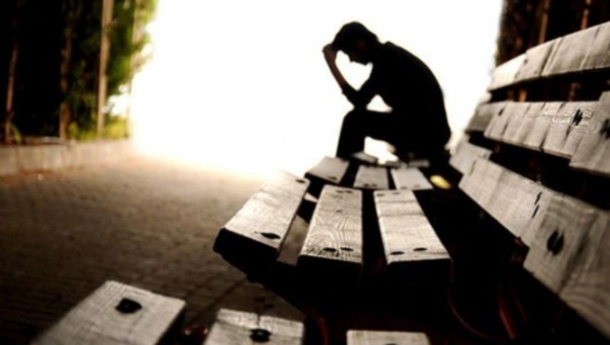 Κατάθλιψη: Τα σημάδια που δείχνουν ότι αγγίζει τις σκέψεις αυτοκτονίας