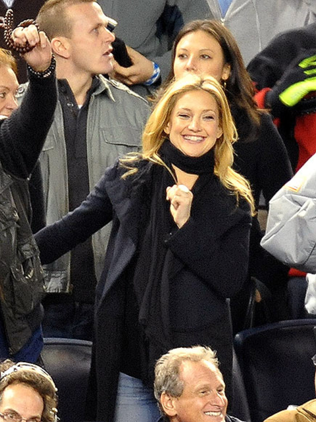 H Kate Hudson γιορτάζει τη νίκη των Yankees χθες στη Νέα Υόρκη
