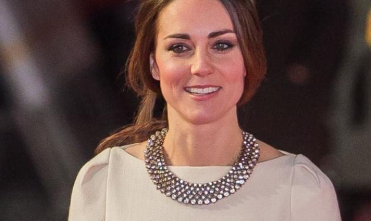 Kate Middleton: Εντυπωσιακή, σε επίσημη πρεμιέρα με κολιέ αξίας 23 ευρώ!