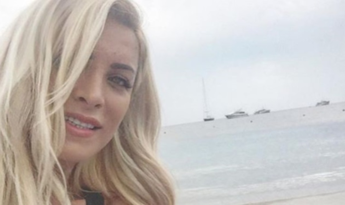 Η Κατερίνα Καινούργιου μας δείχνει το μαύρο μικροσκοπικό μπικίνι της!