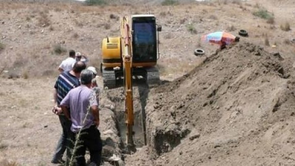 Εντοπίστηκε ομαδικός τάφος ελληνοκυπριακών στα κατεχόμενα – Βρέθηκαν σκελετοί με στρατιωτικά ρούχα