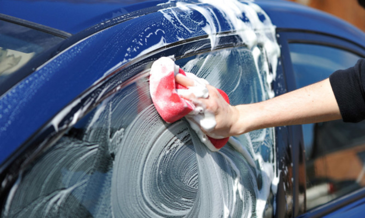 Ύπουλος κίνδυνος από τα καθαριστικά για το αυτοκίνητο – Τι να προσέχετε