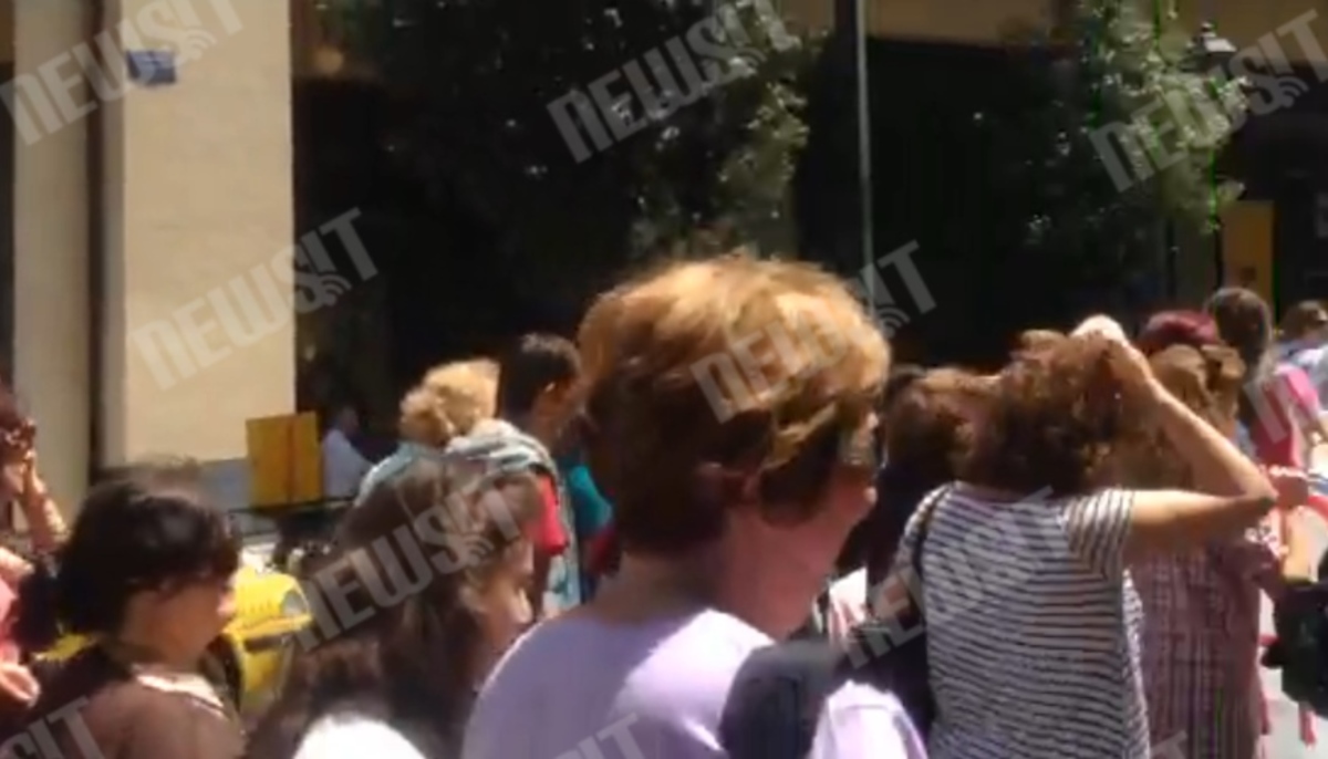 Στο δρόμο οι καθαρίστριες