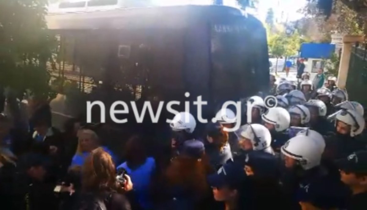 Διαμαρτυρία από καθαρίστριες