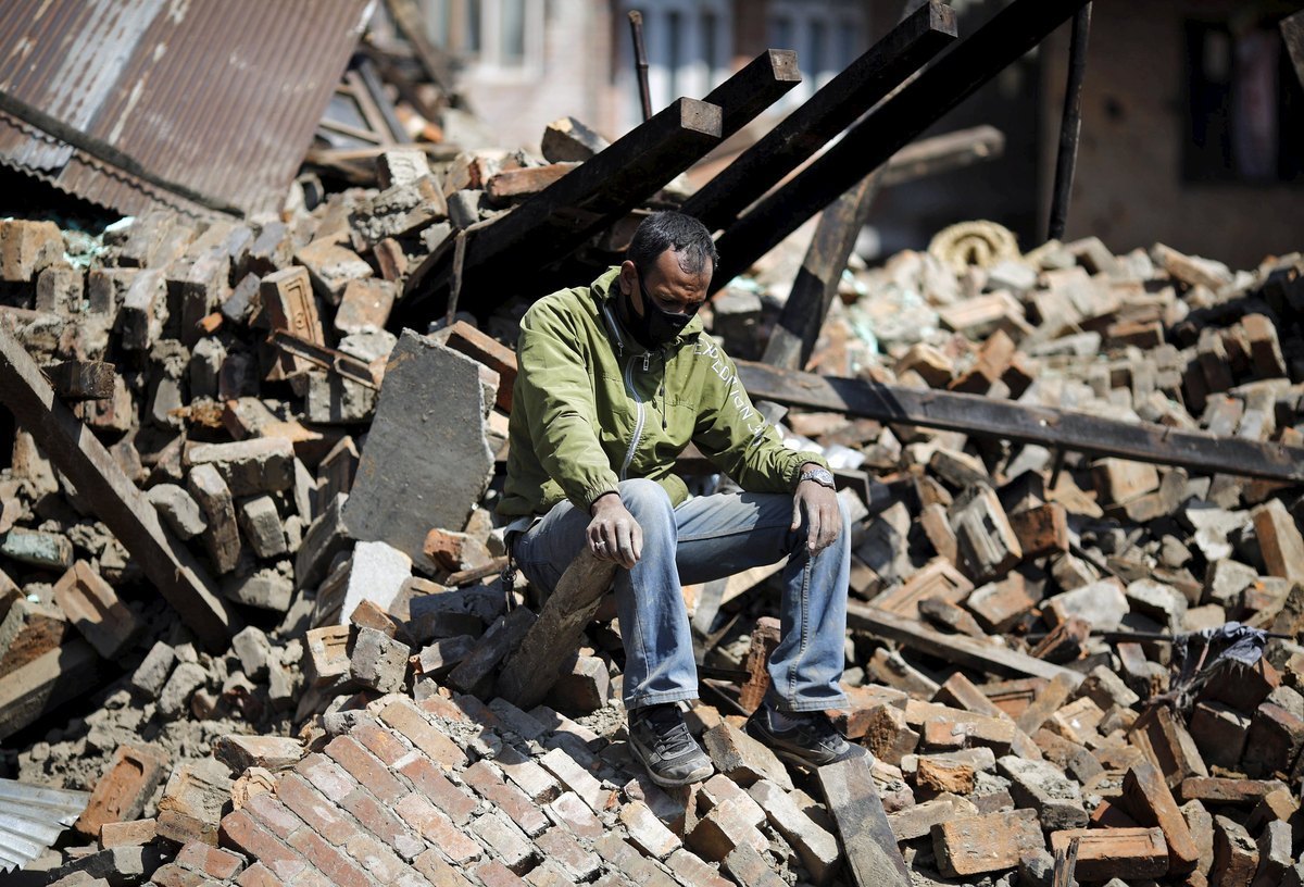 Σεισμός Νεπάλ: Νέες εικόνες που κόβουν την ανάσα – Ξεπέρασαν τους 3.600 οι νεκροί – Ολόκληρα χωριά θαμμένα στα ερείπια – Φτάνει η διεθνής βοήθεια