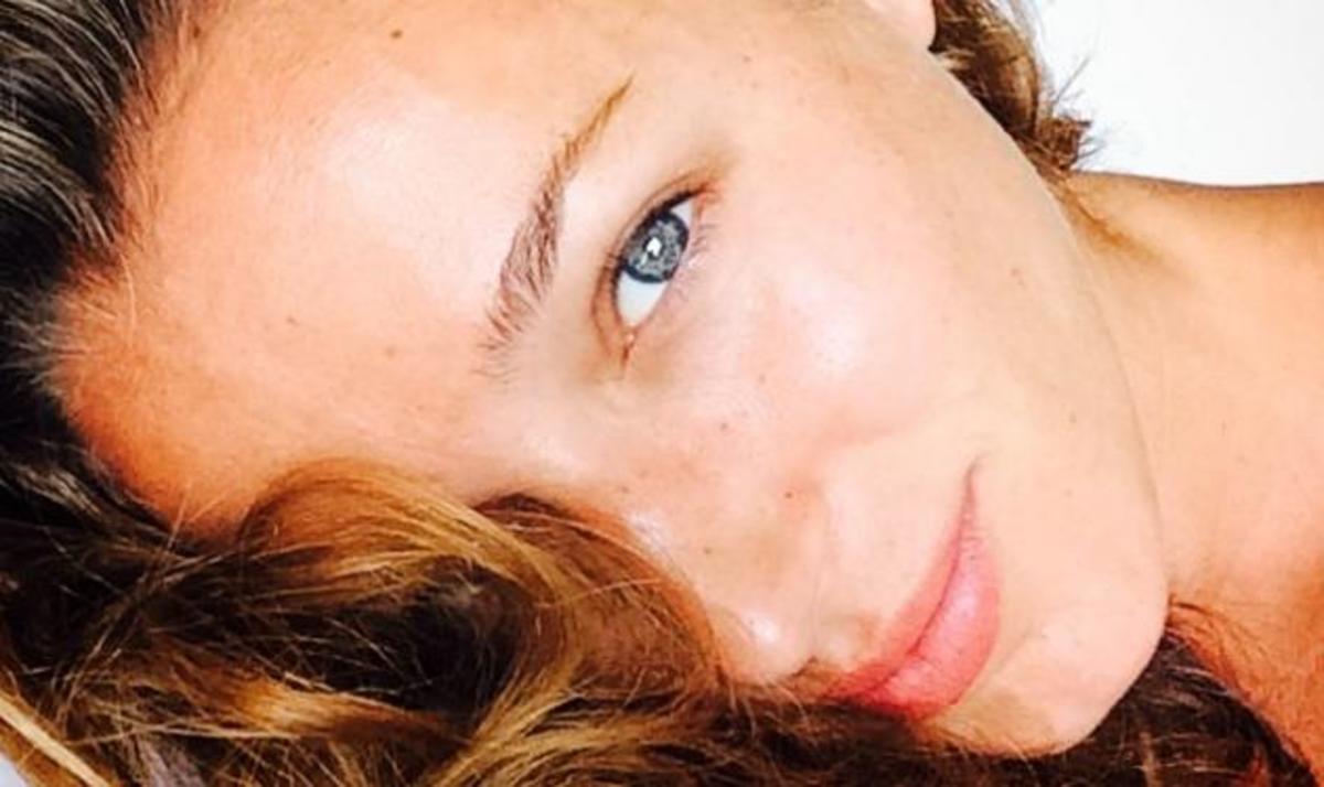 Κάτια Ζυγούλη: Είναι ημίγυμνη και της κάνουν μασάζ τα τρία της παιδιά!