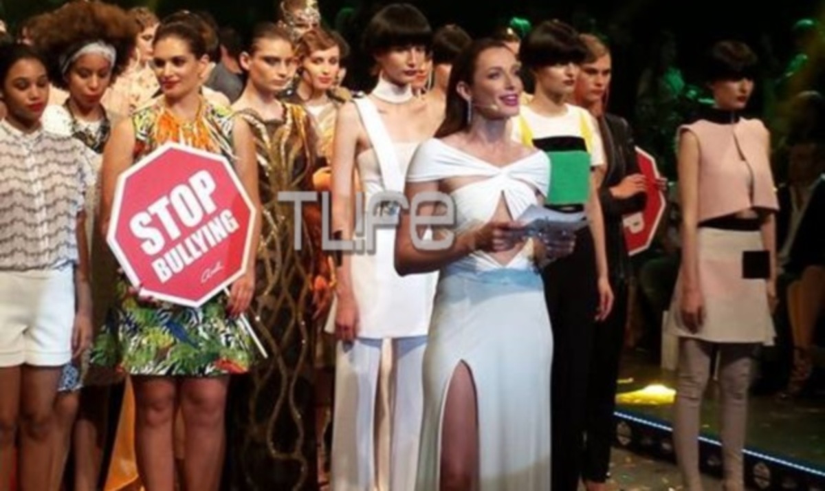 Βραχνιασμένη αλλά εκθαμβωτική η Ζυγούλη στο Madwalk! Βίντεο