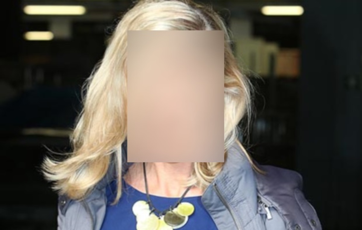 «Κάθε πρωί δείχνω στον άντρα μου το στήθος μου από το παράθυρο του σπιτιού»