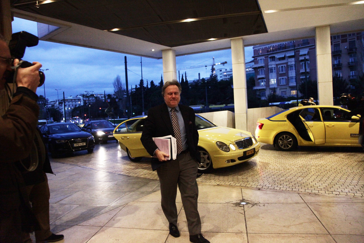 Η Βελκουλέσκου έβγαλε 4 “κίτρινες κάρτες” στον Κατρούγκαλο – Τι απαιτεί το ΔΝΤ