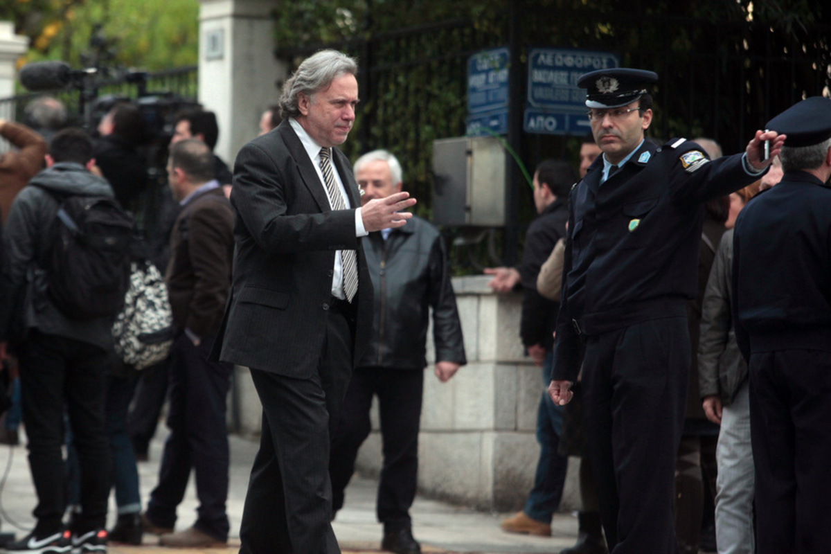 “Βόμβα” στην κυβέρνηση με Κατρούγκαλο: Φέρεται να είχε υποσχεθεί προσλήψεις στο Δημόσιο με προμήθεια 12% – Το τηλεφώνημα Τσίπρα: Του ζήτησε εξηγήσεις!