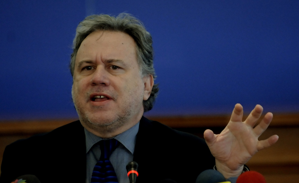 Ασφαλιστικό – Κατρούγκαλος: Αντικατάσταση του ΕΚΑΣ από την εθνική σύνταξη – 6,5% θα πληρώνουν οι “μπλοκάκηδες”