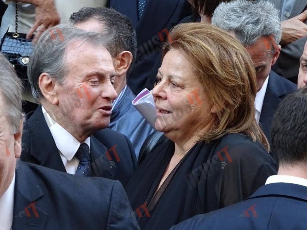 Συντετριμμένη η Λούκα Κατσέλη στην κηδεία του Γεράσιμου Αρσένη (ΦΩΤΟ)
