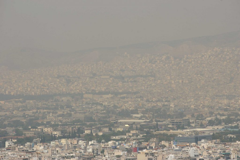 Ο καύσωνας έκανε την Αθήνα “θάλαμο αερίων” – Συμβουλές για τις ευπαθείς ομάδες