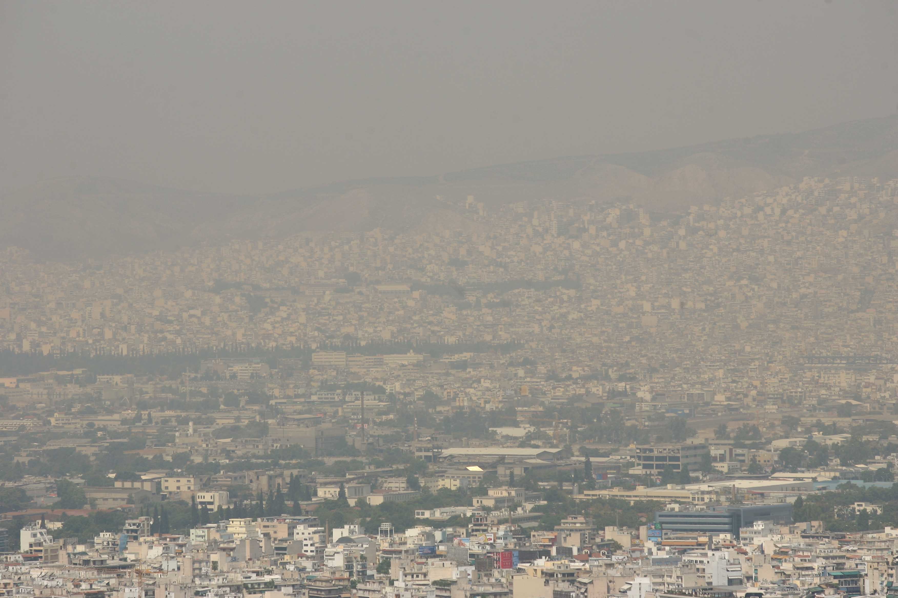 Ο καύσωνας έκανε την Αθήνα “θάλαμο αερίων” – Συμβουλές για τις ευπαθείς ομάδες