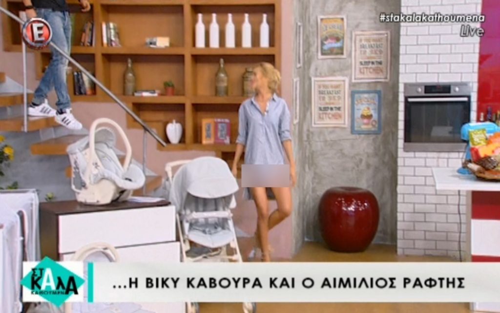 Άφωνοι στο πλατό με το καυτό μίνι της Βίκυς Κάβουρα! Έλειπε ένα κομμάτι ύφασμα από μπροστά…