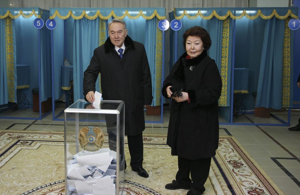 Ο πρόεδρος του Καζακστάν Νουρσουλτάν Ναζαρμπάγεφ με την σύζυγο του. ΦΩΤΟ REUTERS