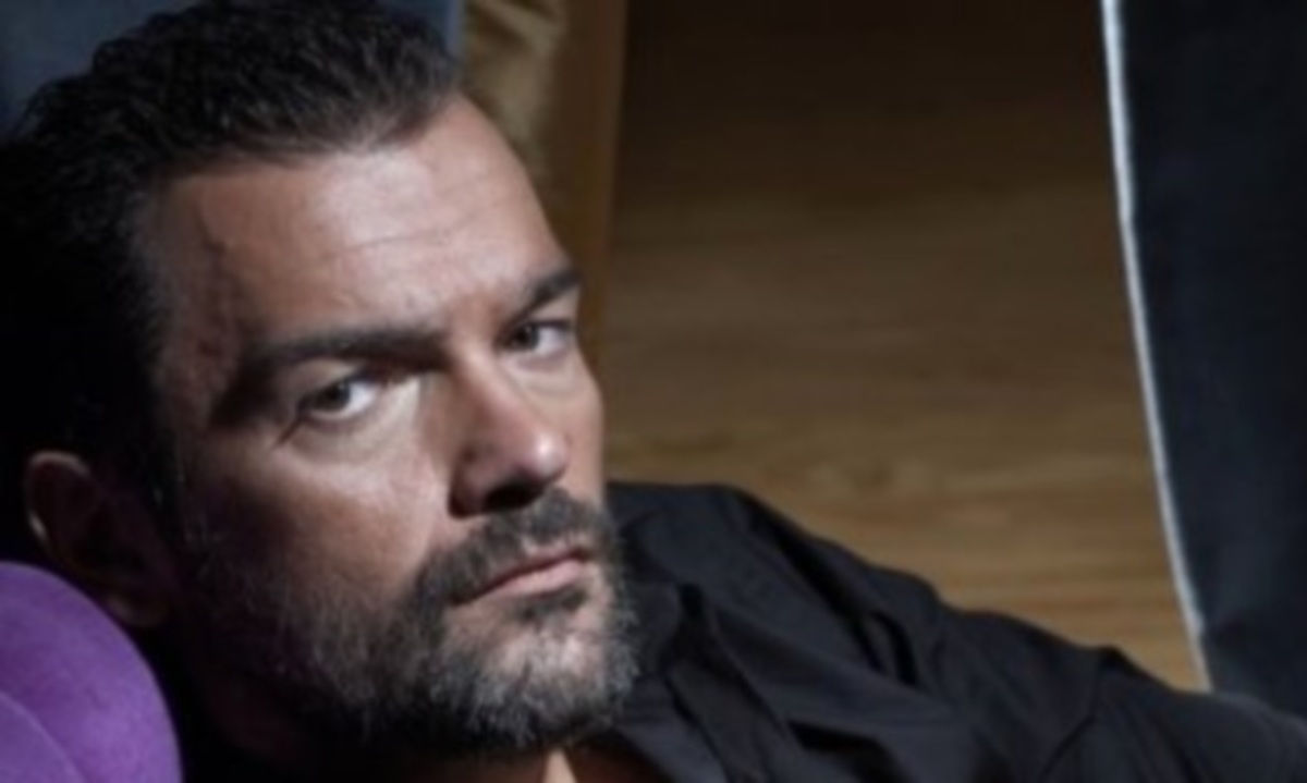 Κωνσταντίνος Καζάκος: Ο μυστηριώδης άνδρας του «Ρουά Ματ»