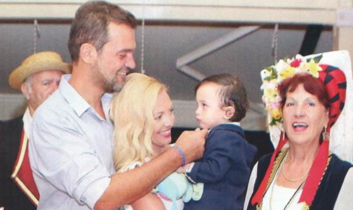 Κωνσταντίνος Καζάκος: Η βάφτιση του γιου του Ιάσονα!