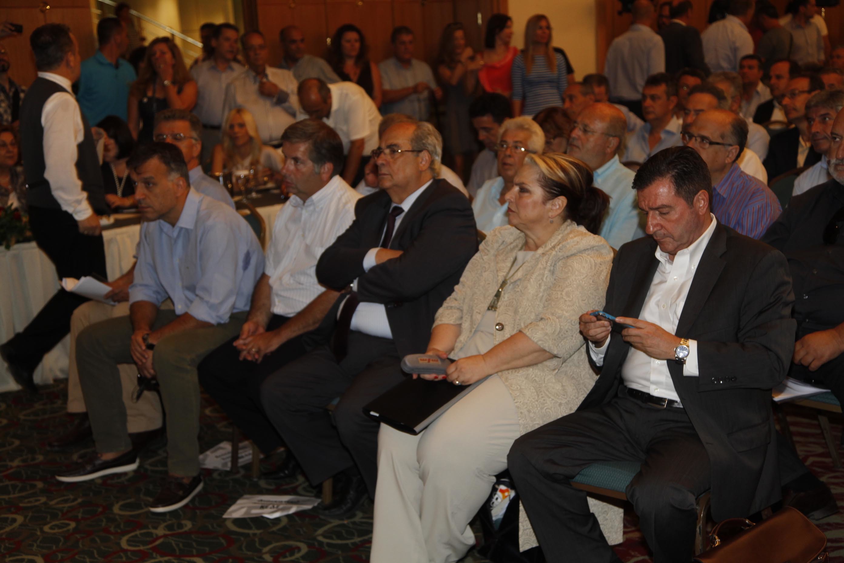 Γιώργος Καμίνης και Βασίλης Μιχαλολιάκος στη συνεδρίαση της ΚΕΔΕ - ΦΩΤΟΓΡΑΦΙΑ EUROKINISSI