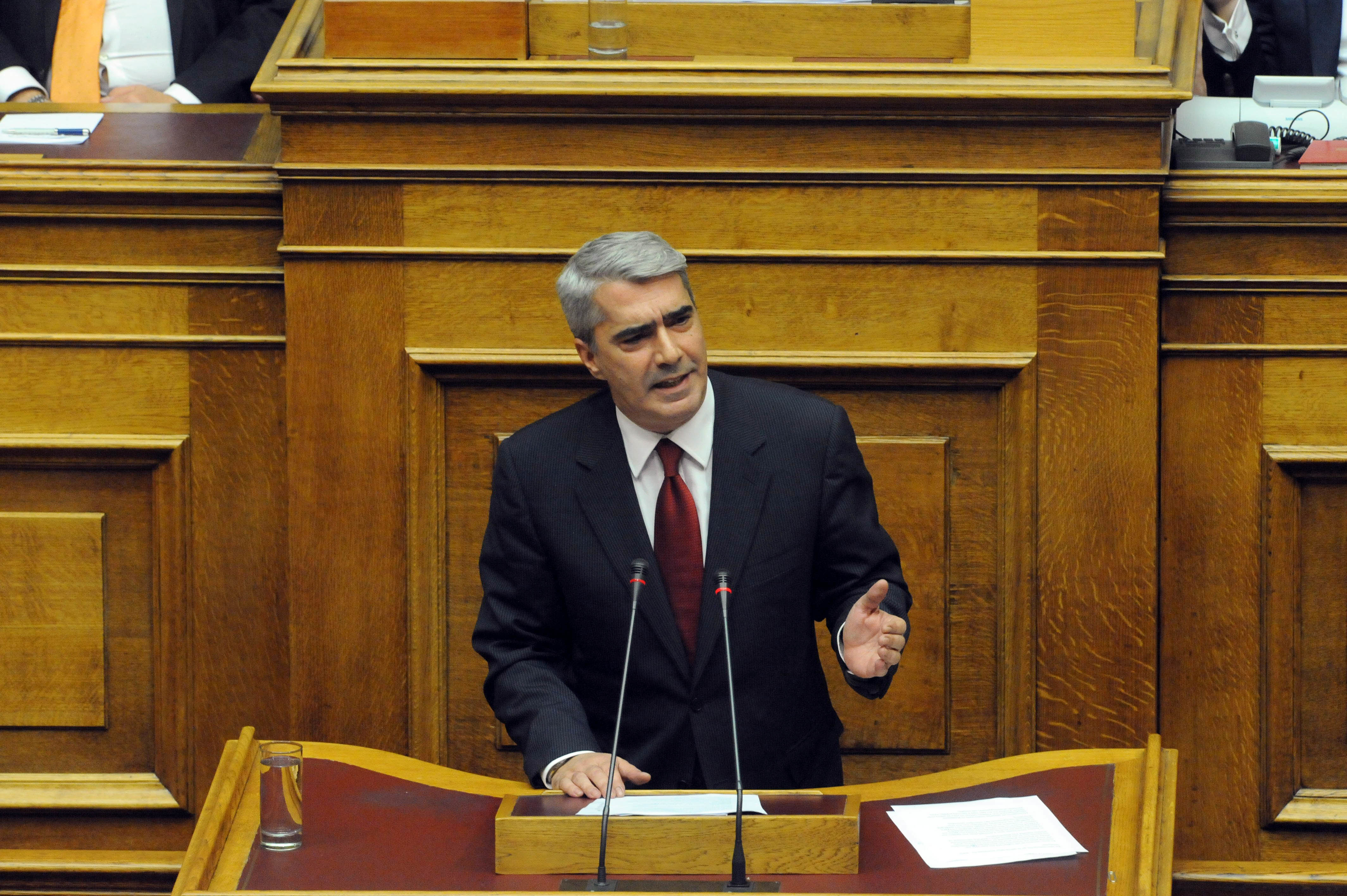Κεδίκογλου σε Τσίπρα: Με τον Ρεν ποιό κοστούμι φορέσατε;