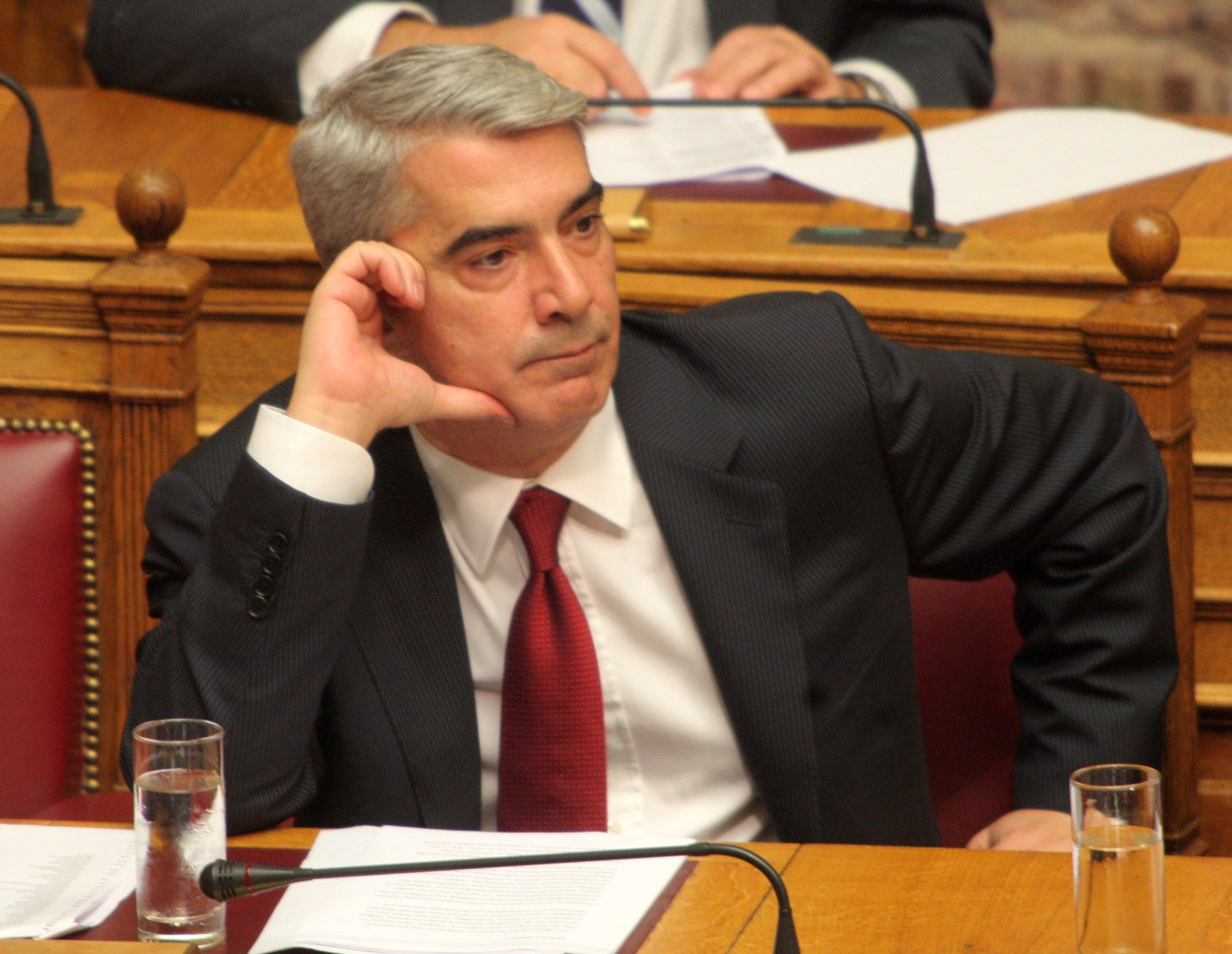 “Πόλεμος” κυβέρνησης – ΣΥΡΙΖΑ για την αδήλωτη εργασία
