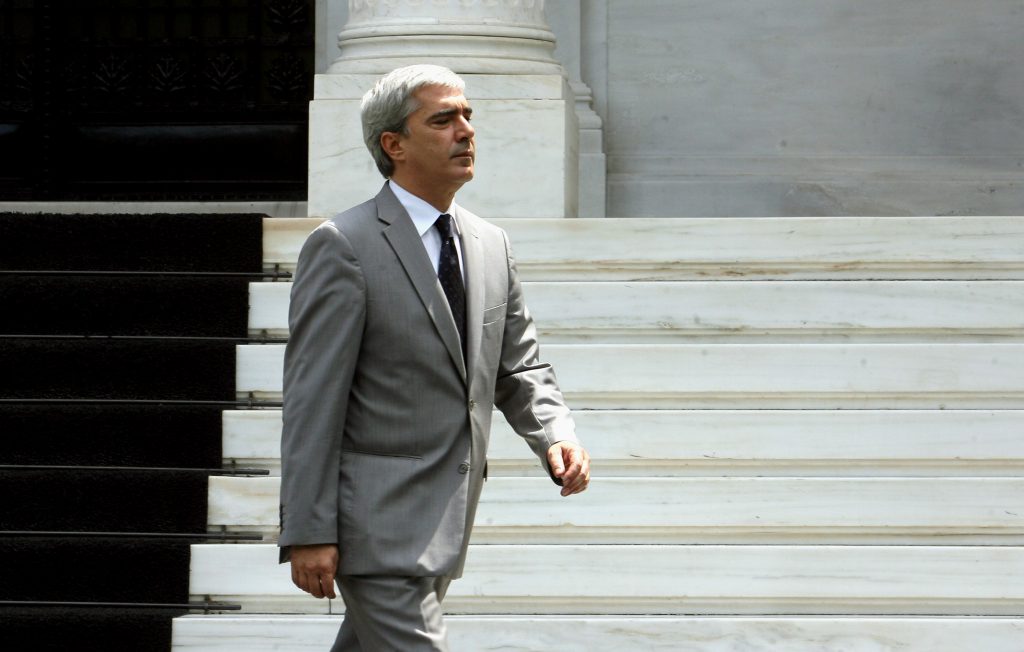 Κεδίκογλου: Ο Τσίπρας φέρεται σαν να βρίσκεται στη βίλα Αμαλία