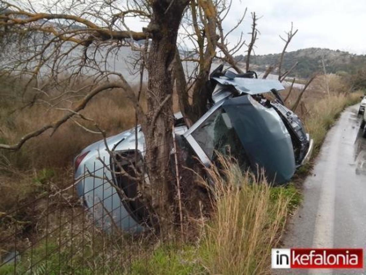 Κεφαλλονιά: Άμορφη μάζα σιδερικών το αυτοκίνητο που οδηγούσε 18χρονος (ΦΩΤΟ)