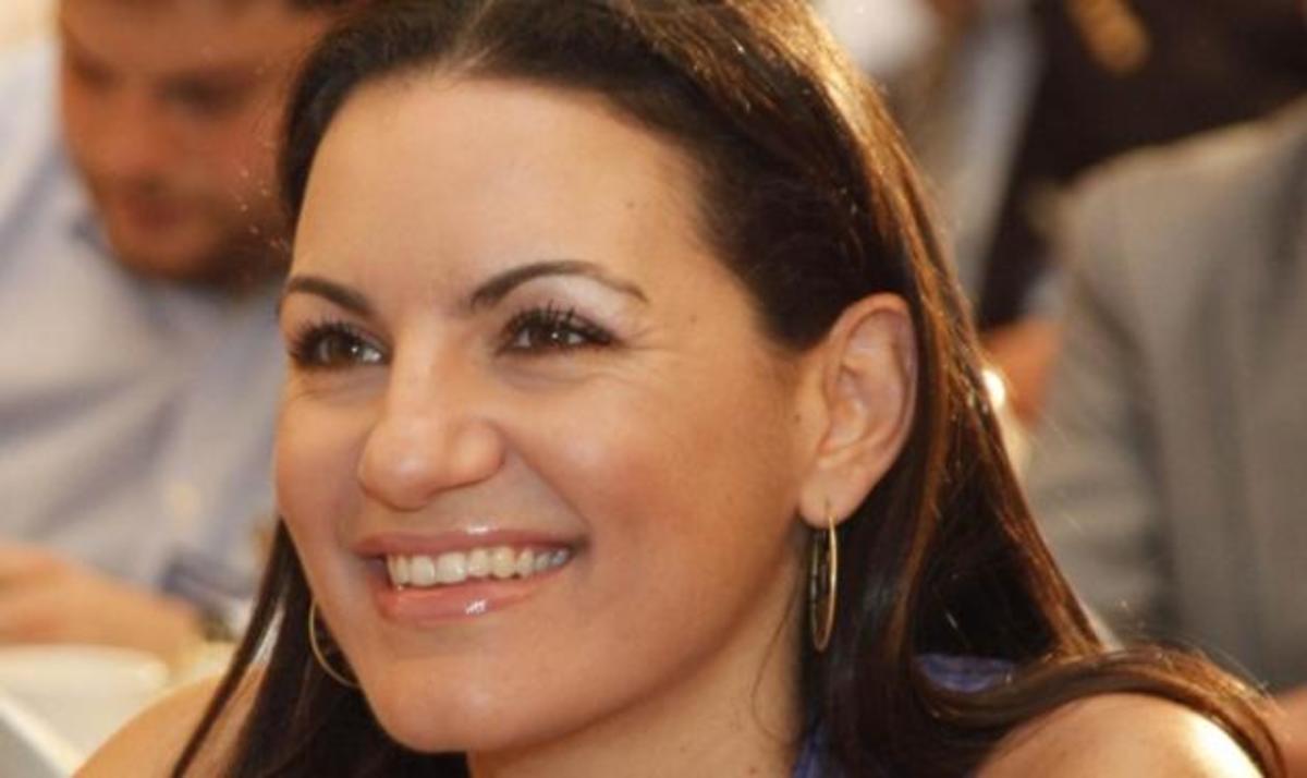 Όλγα Κεφαλογιάννη: Η όμορφη και δυναμική πολιτικός αποκαλύπτεται στο TLIFE!