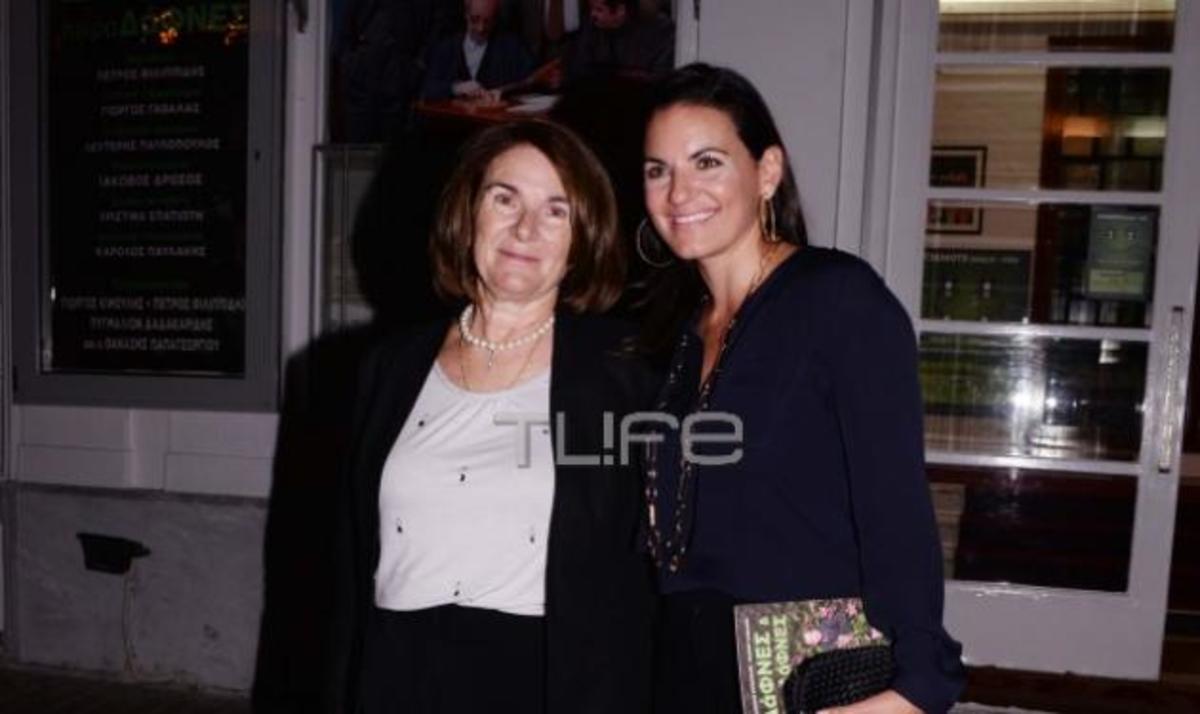 Όλγα Κεφαλογιάννη: Σπάνια έξοδος στο θέατρο με την μητέρα της