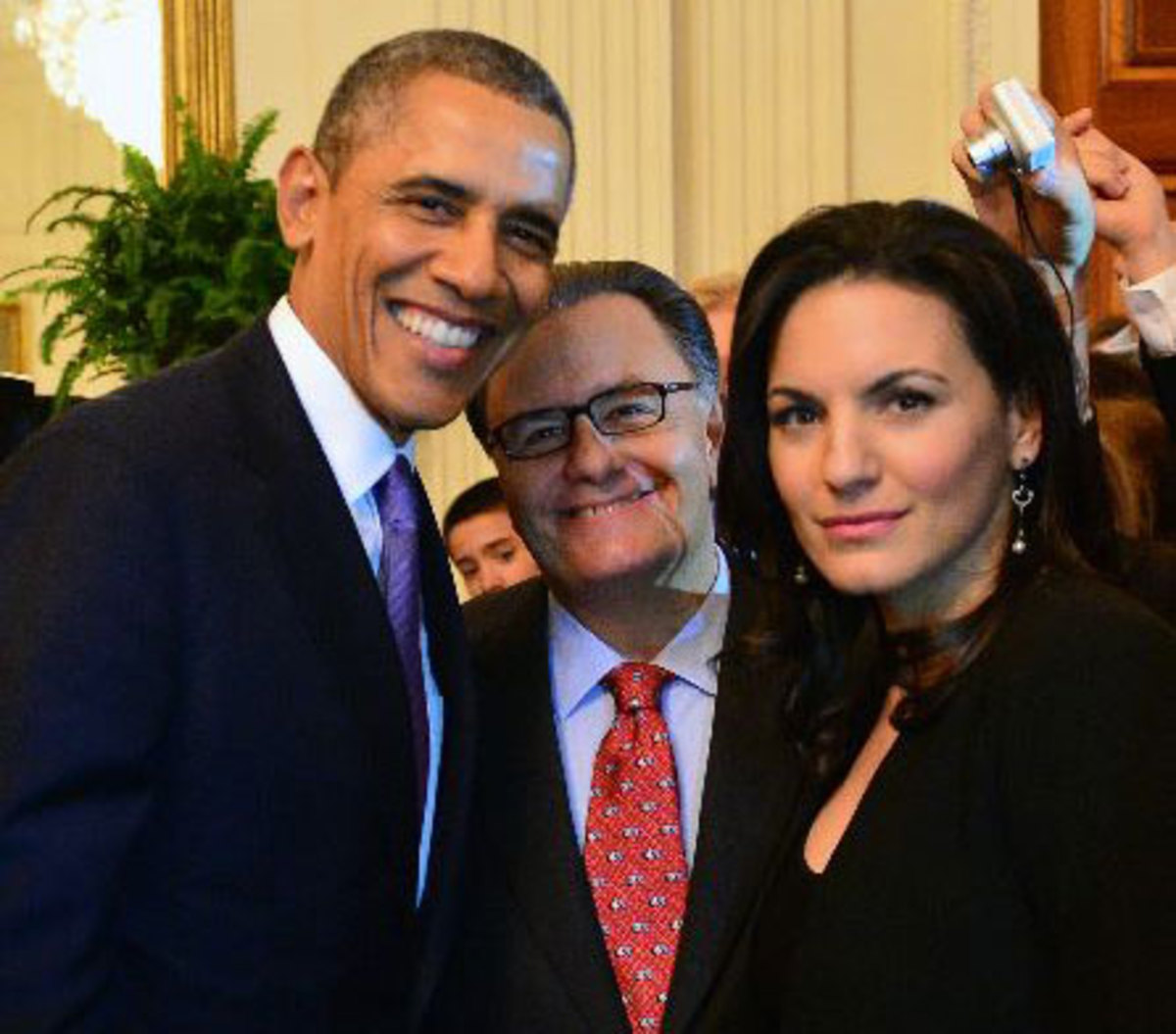 Η… selfie της Όλγας Κεφαλογιάννη με τον Μπαράκ Ομπάμα