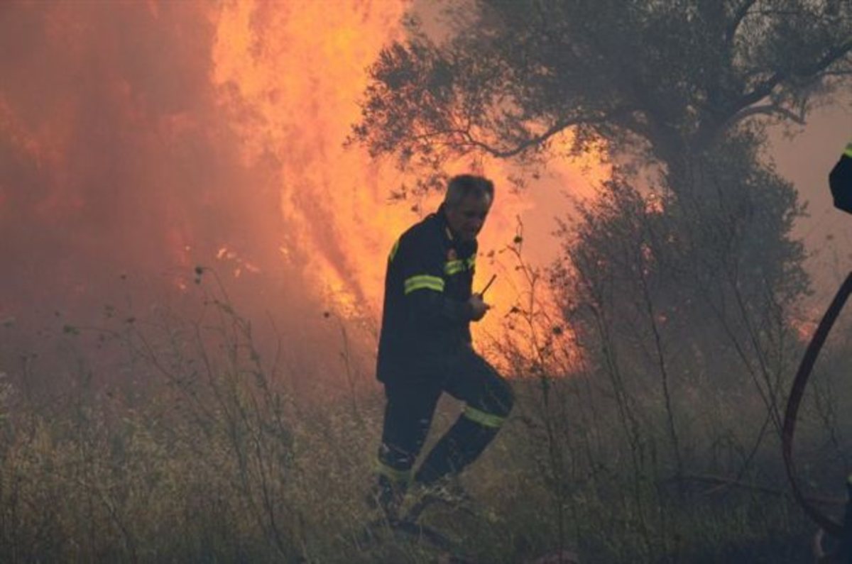 Πάτρα: Υπό μερικό έλεγχο η φωτιά στο Κεφαλόβρυσο