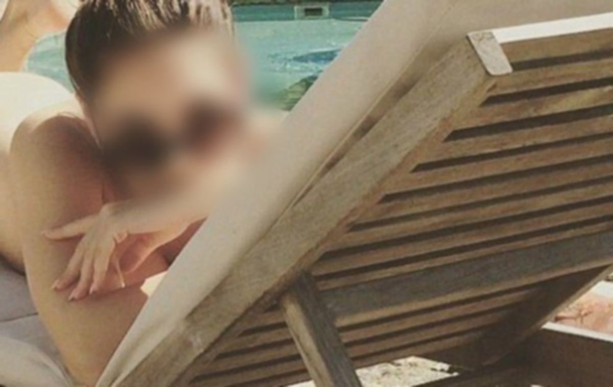 Ολόγυμνη στην ξαπλώστρα της η γνωστή ηθοποιός!