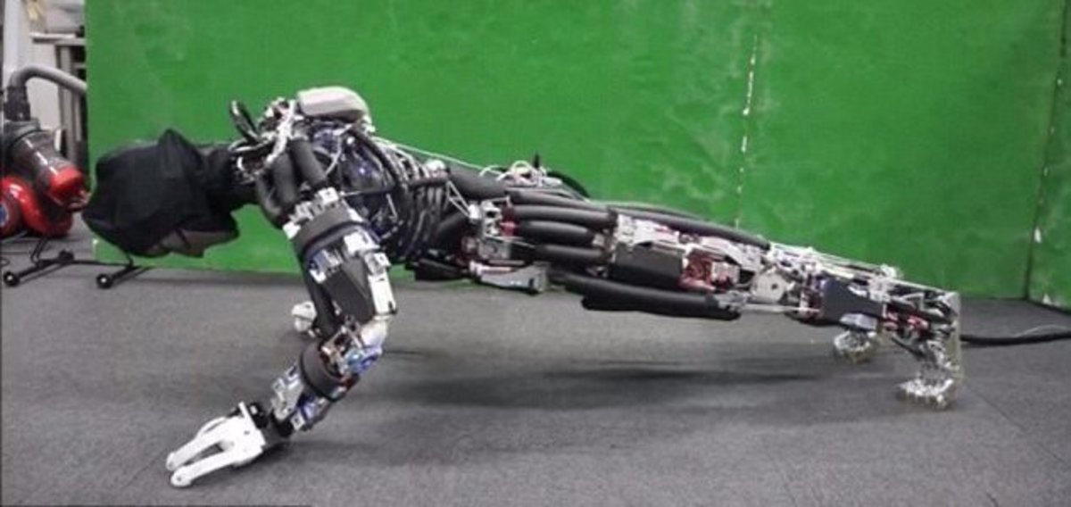 Αυτό είναι το πρώτο ρομπότ που κάνει πουσάπς και… ιδρώνει!