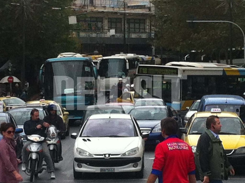 Έμφραγμα στο κέντρο από συγκέντρωση των εργαζομένων στα ναυπηγεία Σκαραμαγκά