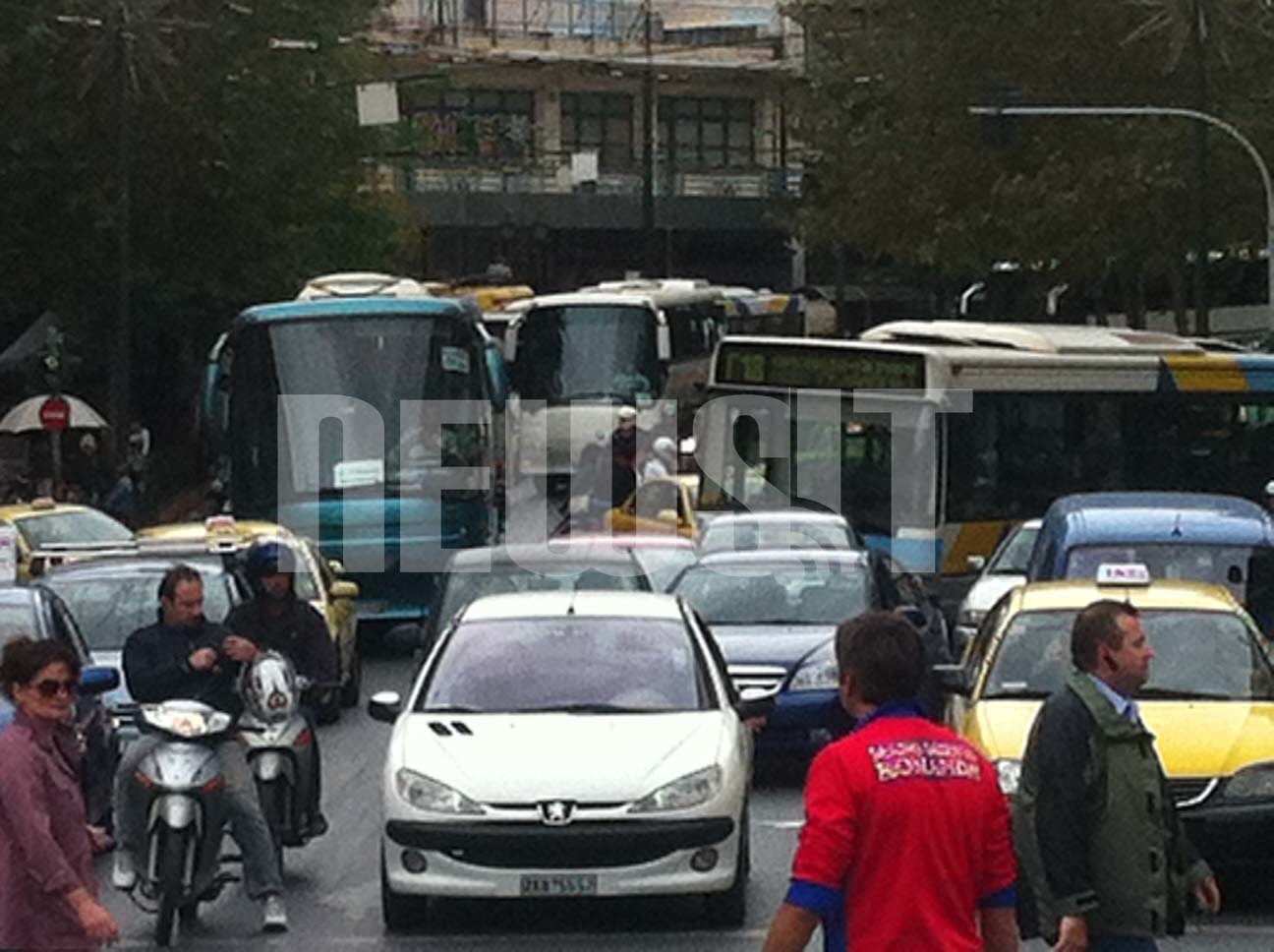 Έμφραγμα στο κέντρο από συγκέντρωση των εργαζομένων στα ναυπηγεία Σκαραμαγκά