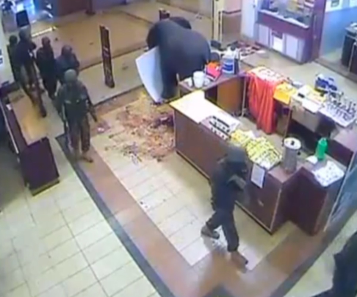 Απίστευτο βίντεο: Κομάντος λεηλατούν το εμπορικό κέντρο στην Κένυα