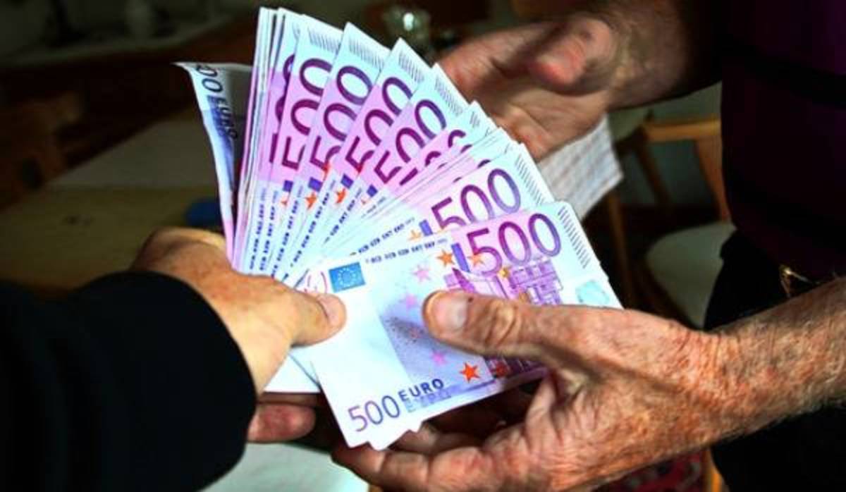 Financial Times: Ποιές καταθέσεις προστατεύονται και ποιές ”κουρεύονται”