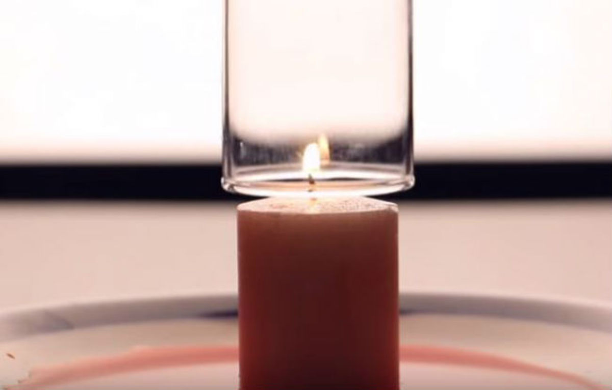 Δέκα απίστευτα κόλπα με κερί που θα εντυπωσιάσουν τους φίλους σας (ΒΙΝΤΕΟ)