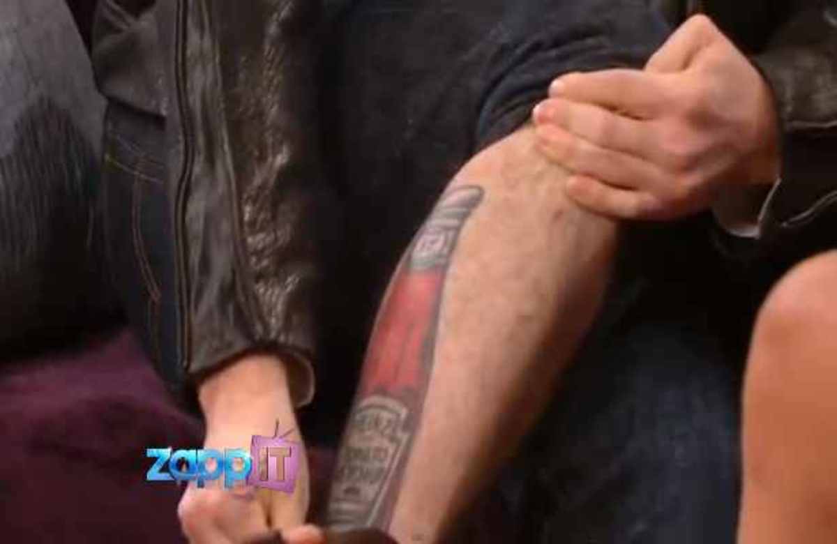 Διάσημος ηθοποιός λατρεύει το κέτσαπ και το έκανε τατουάζ στο πόδι του!