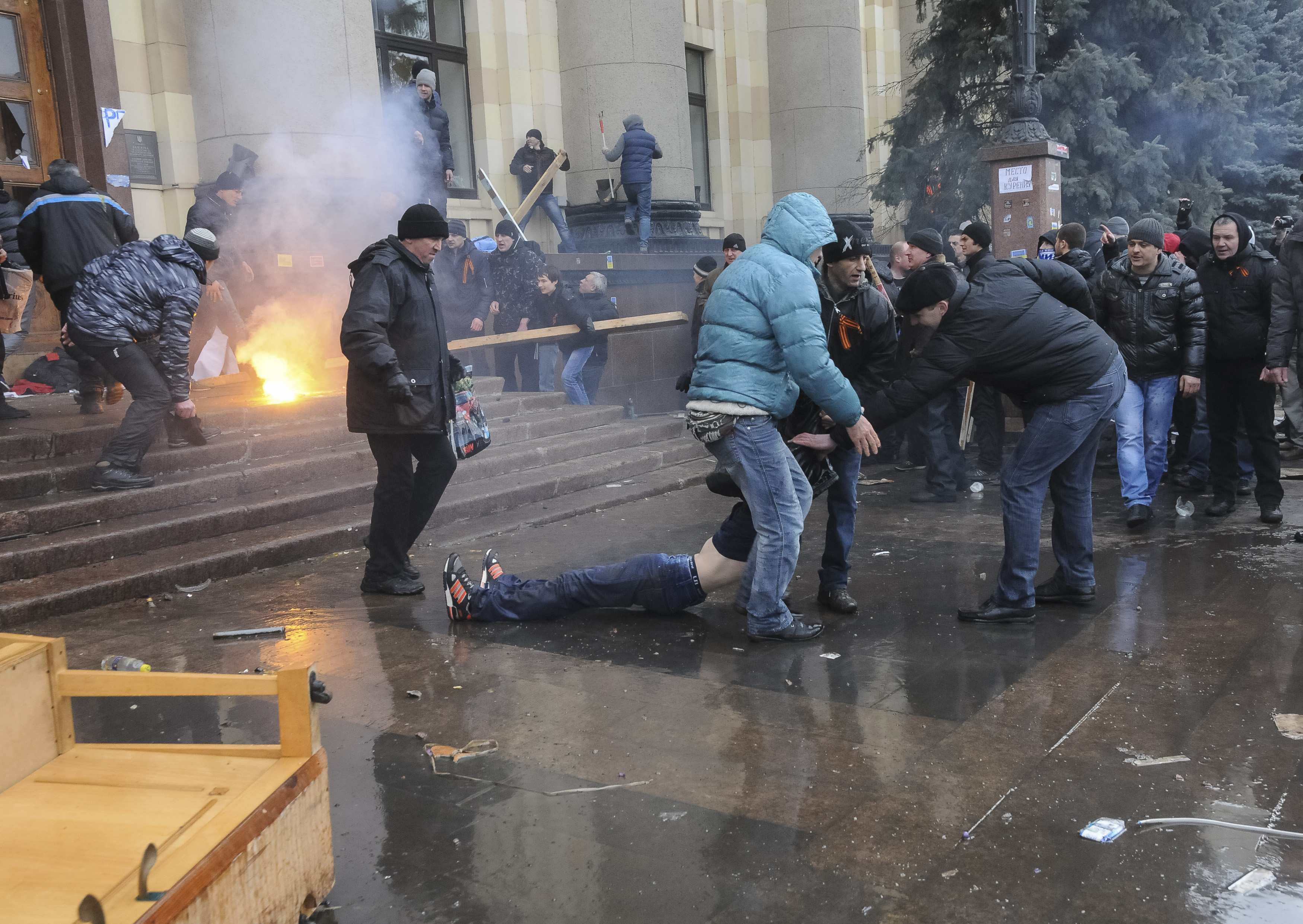 Δύο νεκροί σε συγκρούσεις στο Χάρκοβο