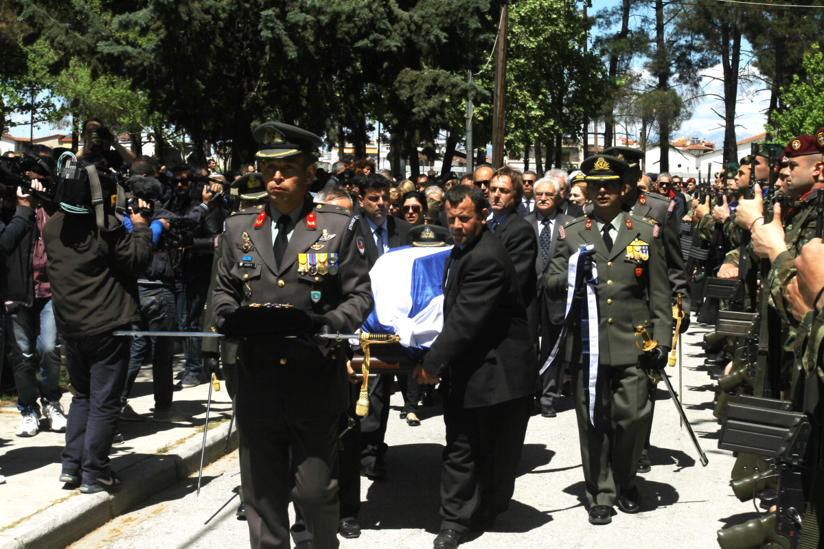 Συγκλόνισε η χήρα του κυβερνήτη του ελικοπτέρου! «Σ’ αγαπάω! Δεν θα σε ξεχάσω ποτέ! Θα μεγαλώσω τα παιδιά μας με αξιοπρέπεια»