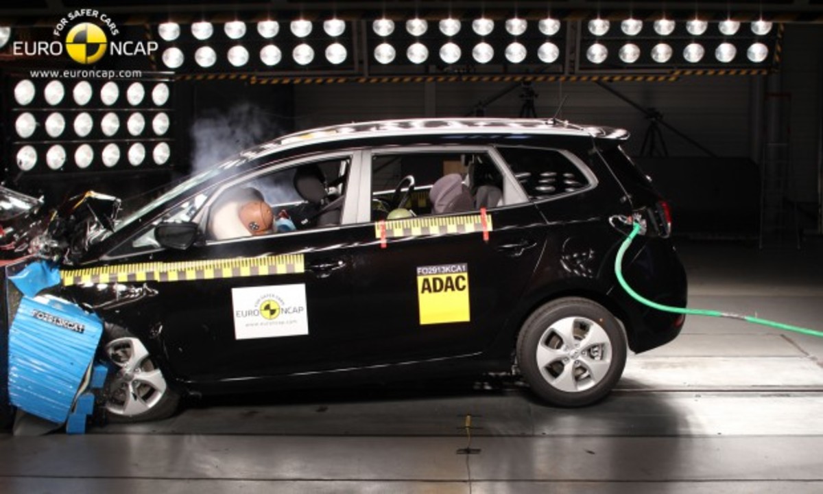 5άστερο σε ασφάλεια το νέο Kia Carens (VIDEO)