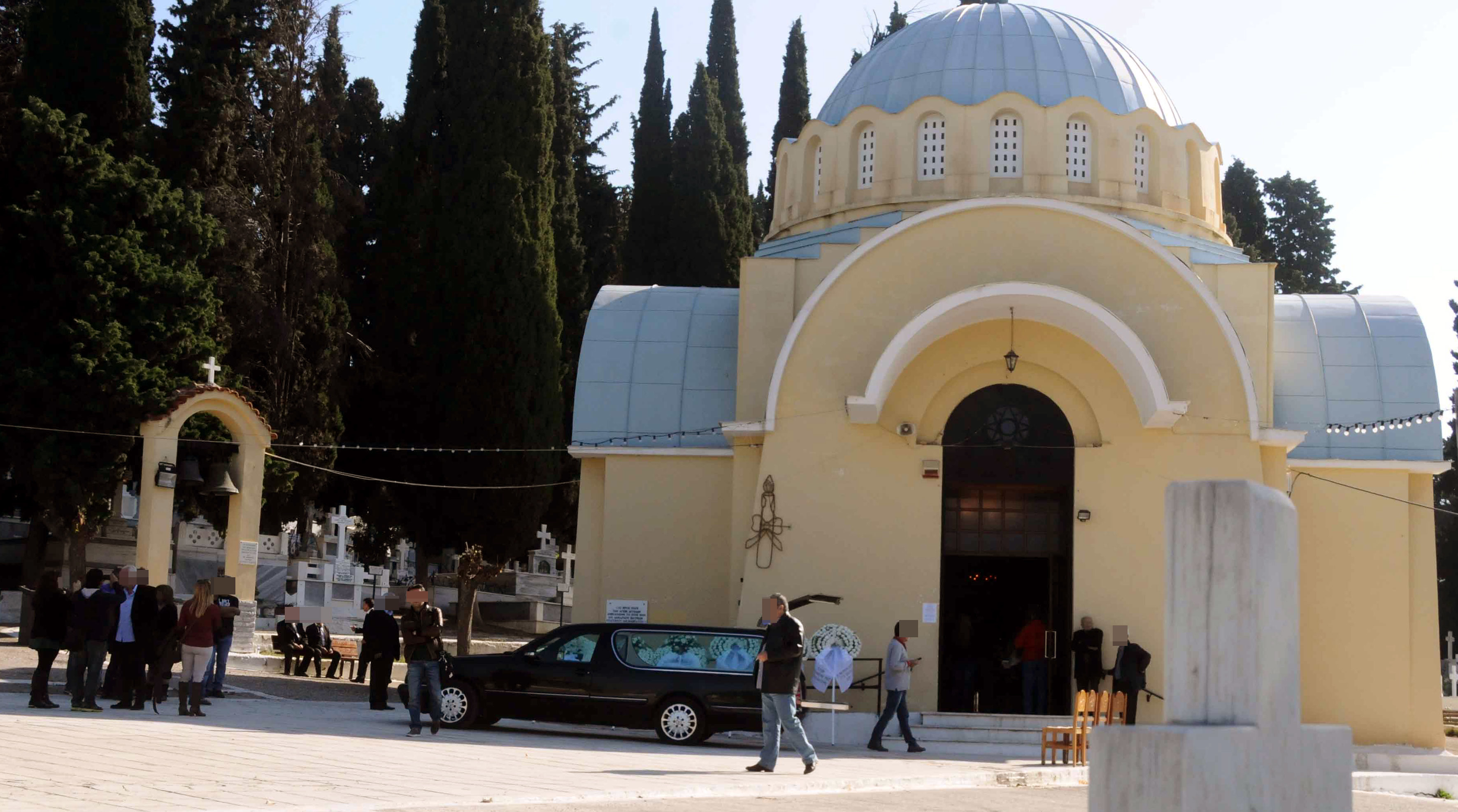 “Τσουνάμι” ανθρωπιάς για την γυναίκα που ήθελε να πουλήσει το νεφρό της για να πληρώσει την κηδεία του παιδιού της!