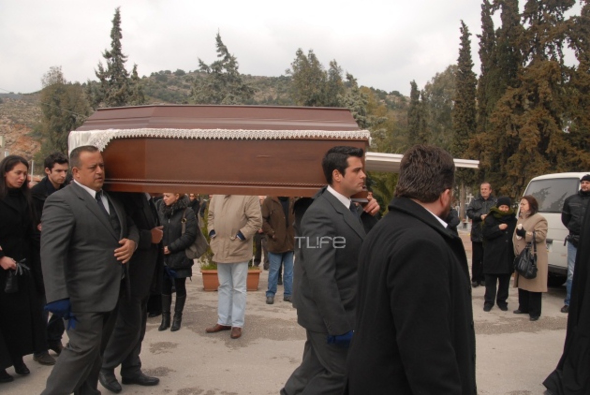 Ο καλλιτεχνικός κόσμος αποχαιρέτησε τον Νίκο Δαδινόπουλο