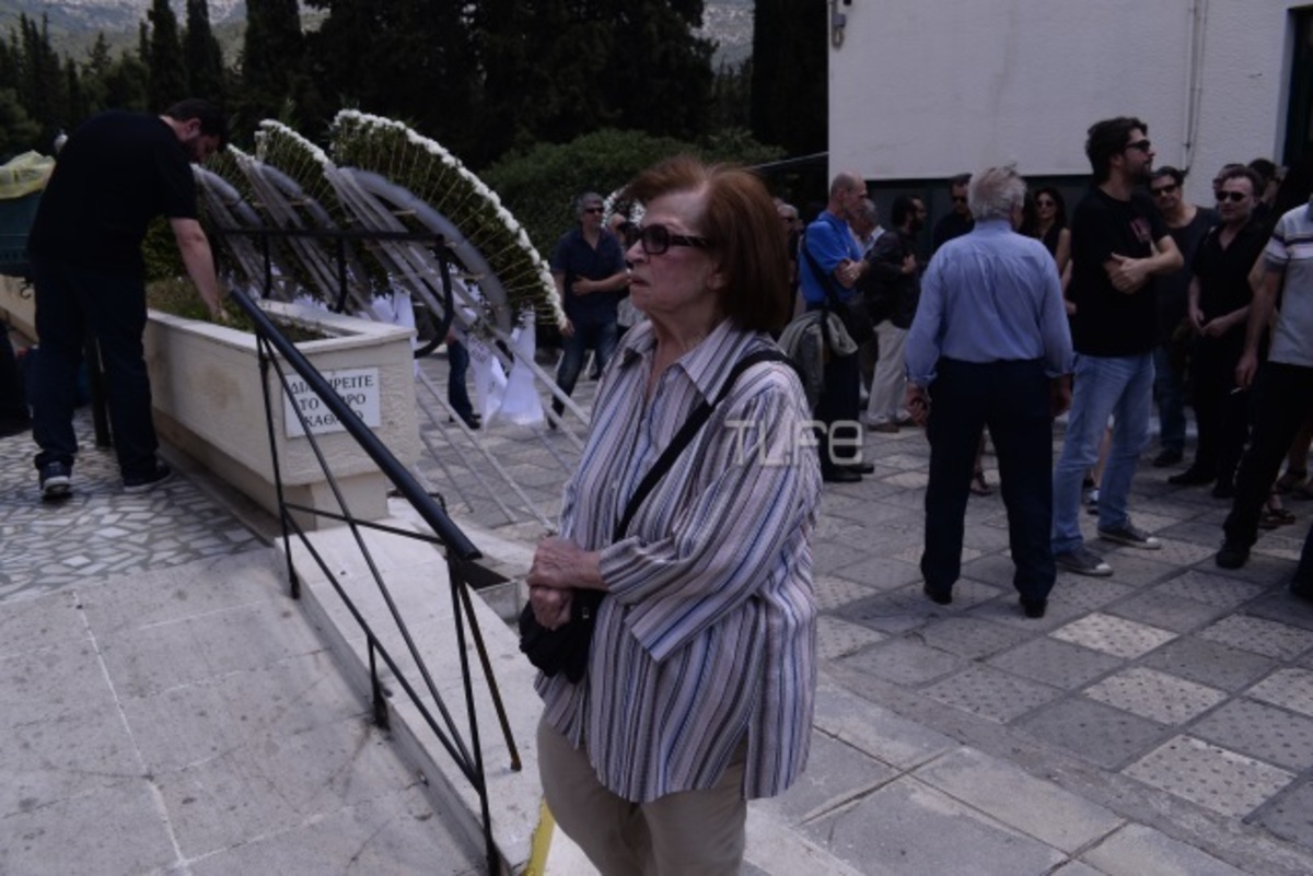 Το τελευταίο αντίο στον Νίκο Τριανταφυλλίδη – Συντετριμμένος ο Χάρρυ Κλυνν