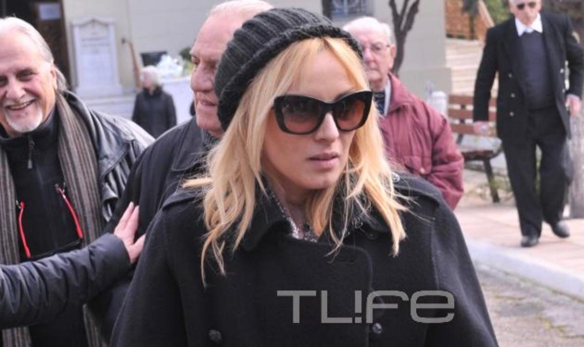 Οι επώνυμοι αποχαιρέτησαν την Τζένη Βάνου – Φωτογραφίες