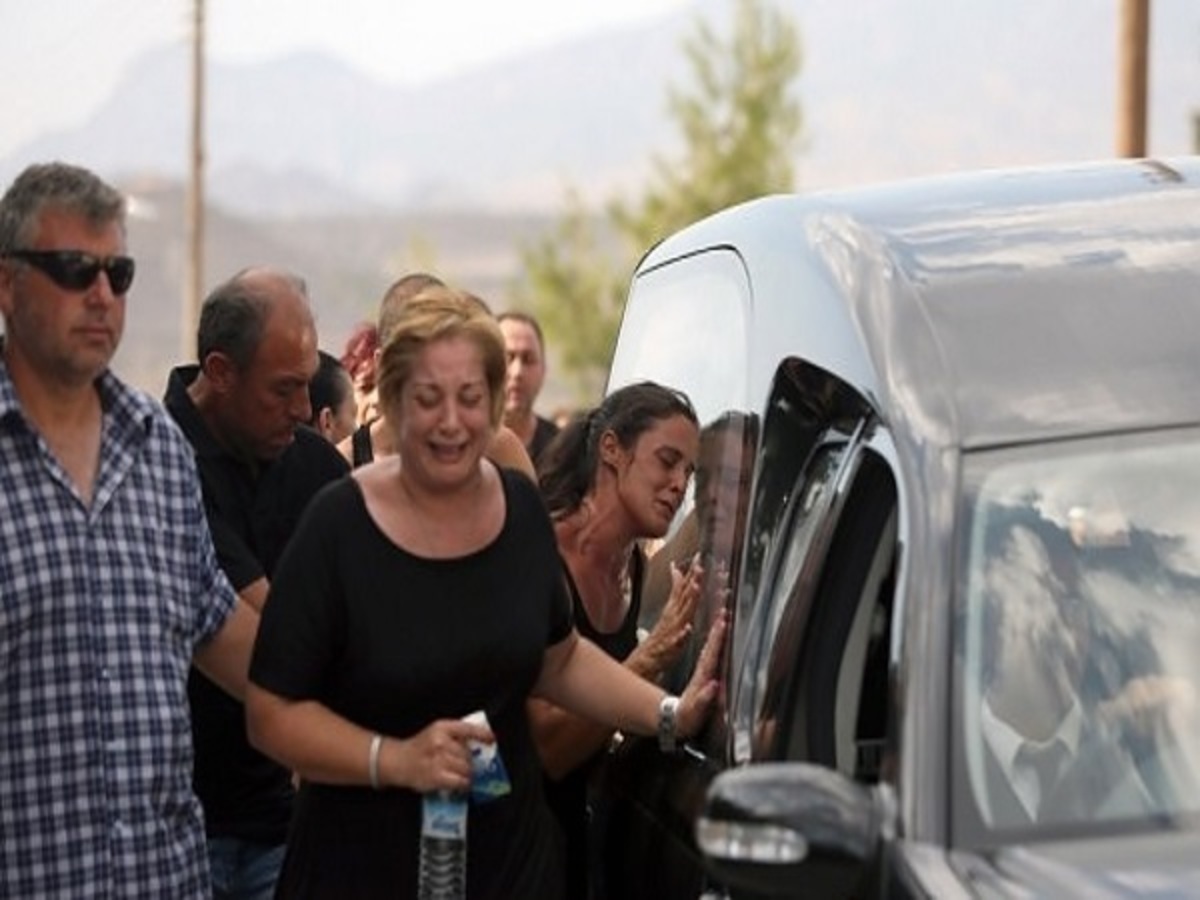 Σε κλίμα οδύνης η Κύπρος κήδεψε τους ήρωες δασοπυροσβέστες της (ΦΩΤΟ)