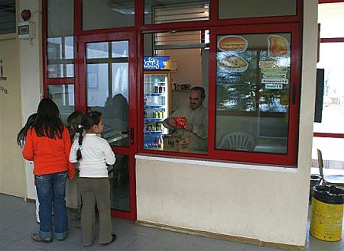 Έκλεψαν το κυλικείο αλλά ξέχασαν το κινητό τους!