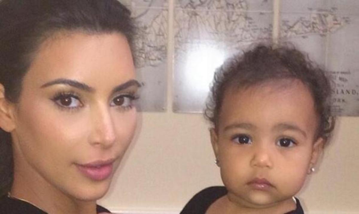 H Kardashian παίζει ποδόσφαιρο με την κόρη της! ΦΩΤΟ