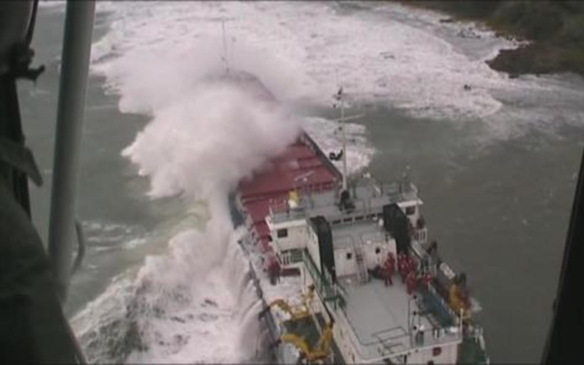 ΒΙΝΤΕΟ από τη διάσωση του πληρώματος ρωσικού πλοίου από SUPER PUMA